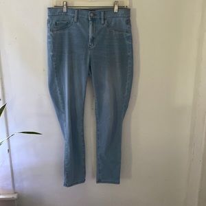 Banana Republic Super Stretch Legging Fit Jean Size 30/10 Light Wash Jeans. EUC